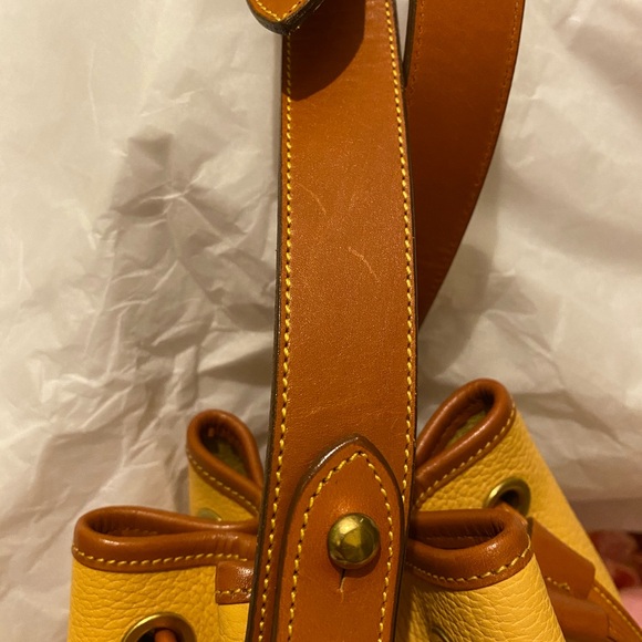 Gorgeous Vintage Dooney & Bourke Large Palomino Yellow Drawstring Bag New Tags ! - Picture 10 of 15